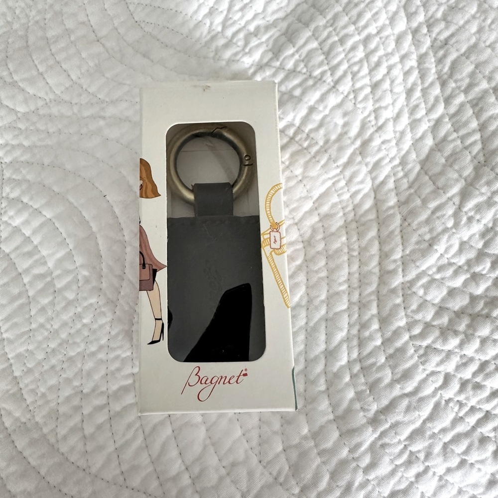 Bagnet leather purse holder